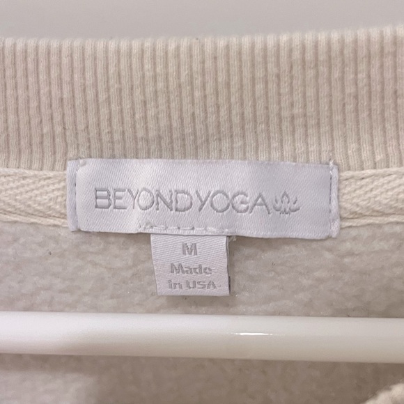 size medium cream cropped crewneck! - Picture 3 of 3